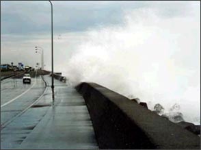 Overtopping Waves Attacking National Highway No. 36 (Shiraoi Bypass)