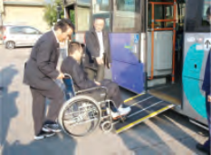 乗車介助の様子