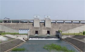 美利河ダム ～日本一長い（堤頂長）洪水調節ダム～