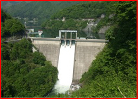 藤原ダム ～奥利根の雄大な自然の懐にあるダム～