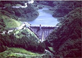 久知川ダム ～朱鷺が舞うダム～