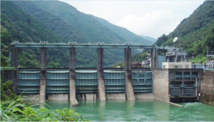 瀬戸石ダム～清流球磨川の豊かな水を湛えるダム～