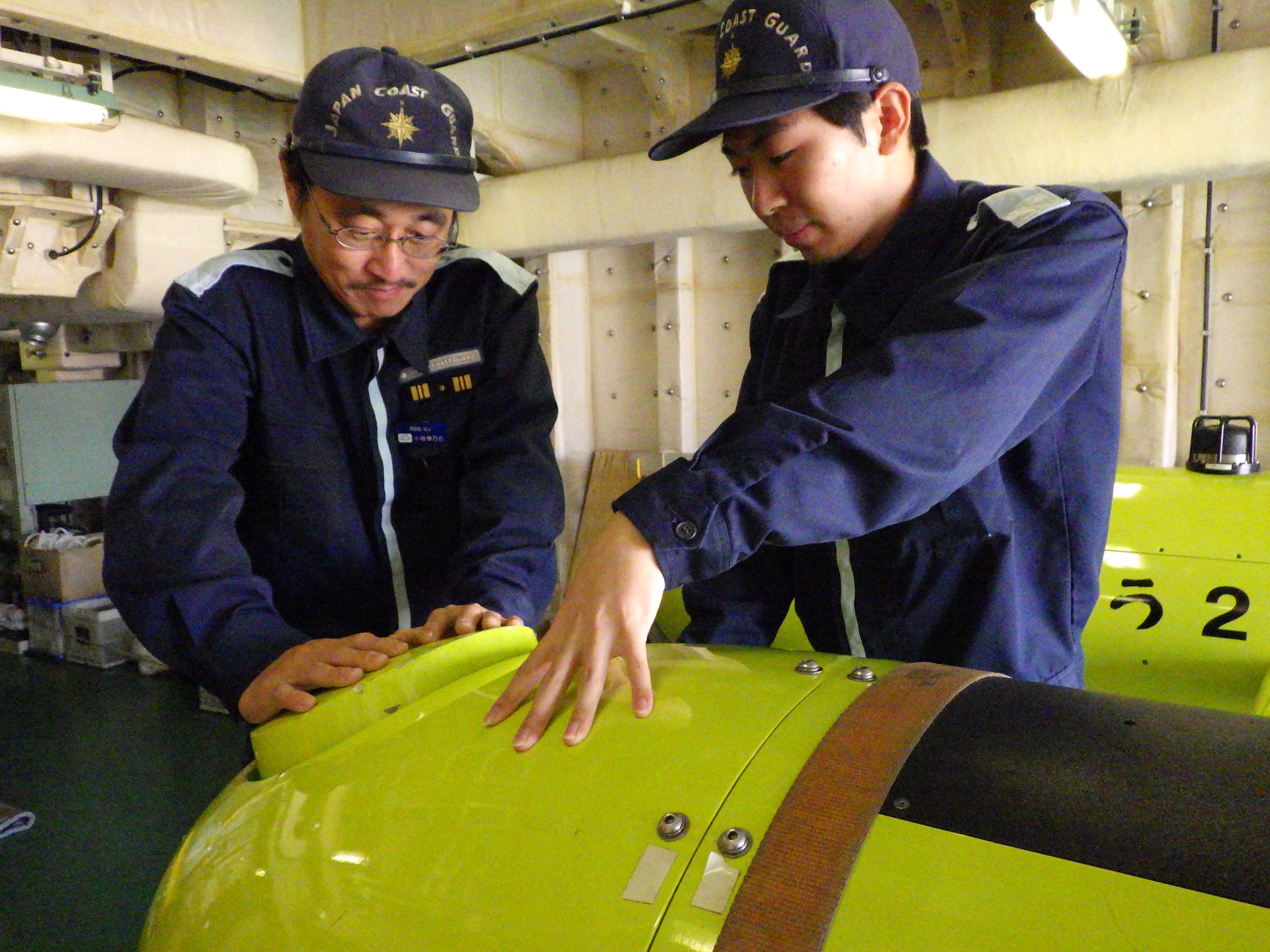 AUVのメンテナンス業務（若手への指導）