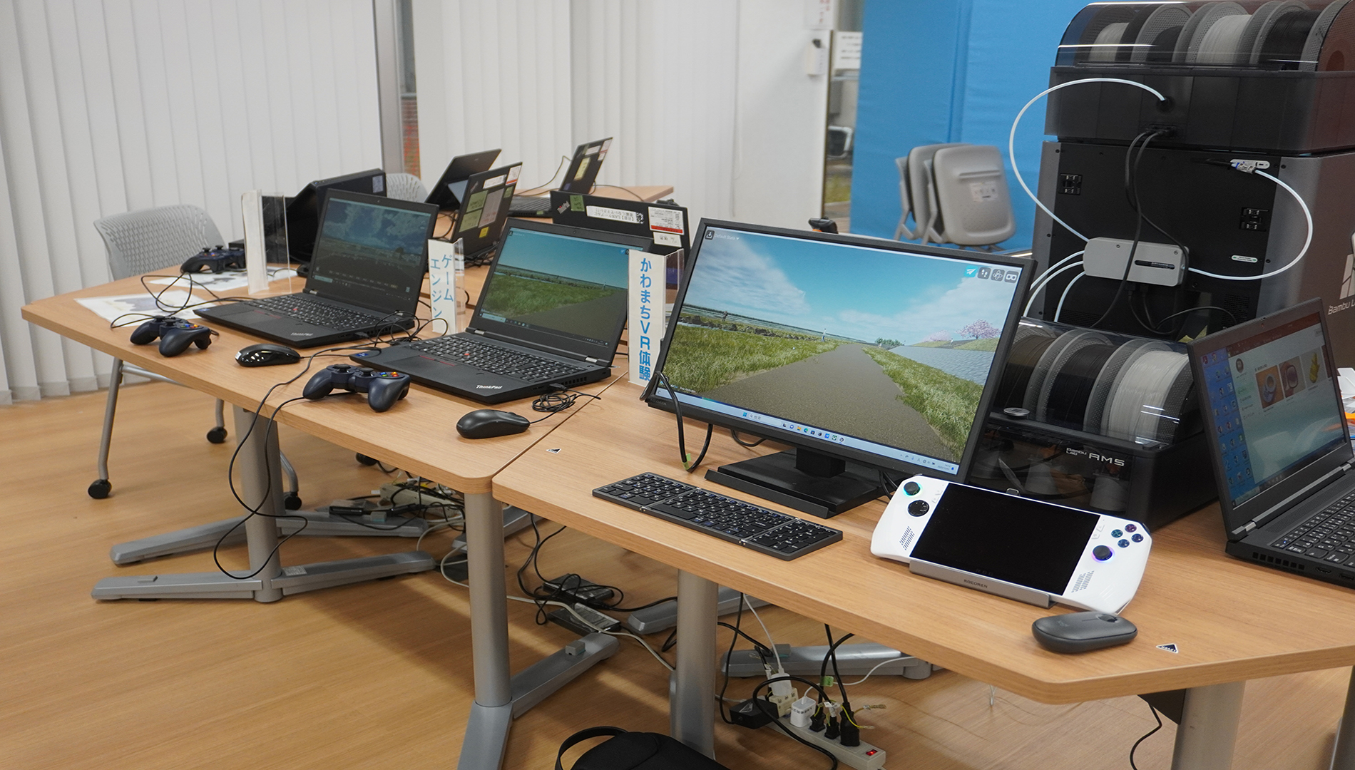 VR関連機器、3Dプリンター展示コーナー