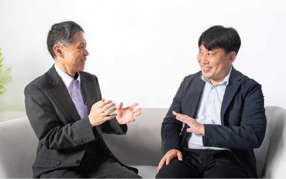 一般社団法人ソーシャルアクション機構 代表理事 大江一徳さん（左）、EXA INNOVATION STUDIO IT Director 松田直樹さん（右）