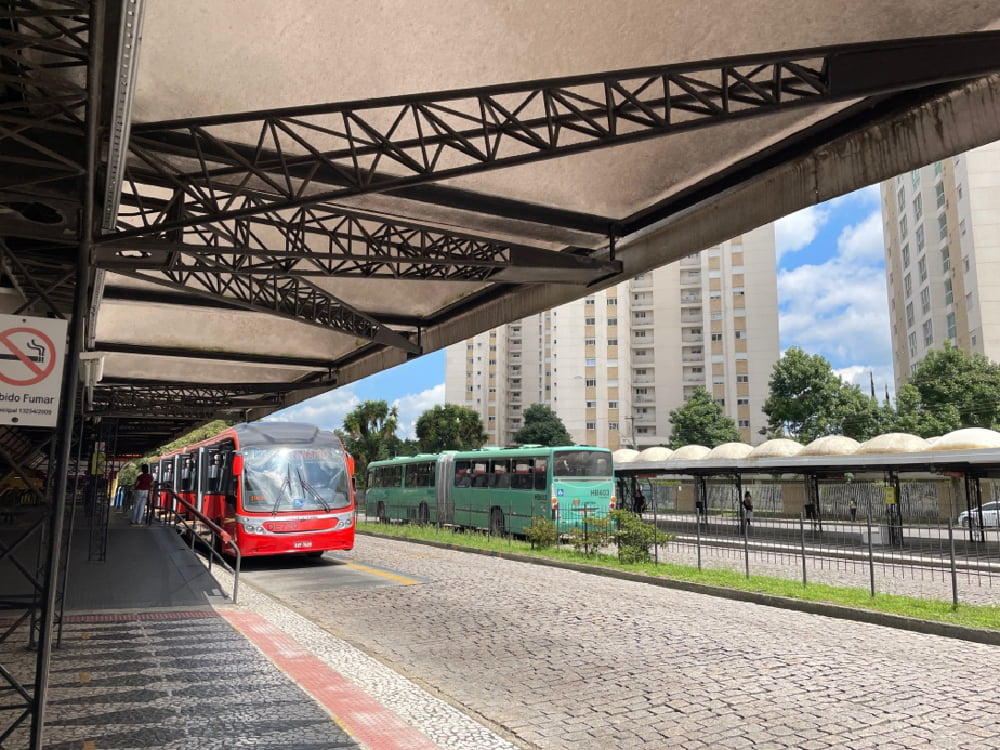 クリチバ（ブラジル）におけるバス網形成のイメージ画像