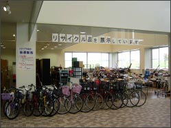 Exhibit of recycled articles at a recycling facility (Sunagawa District Division Sanitation Association, Clean Plaza 