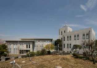 保存改修を行った横浜気象台と増築部