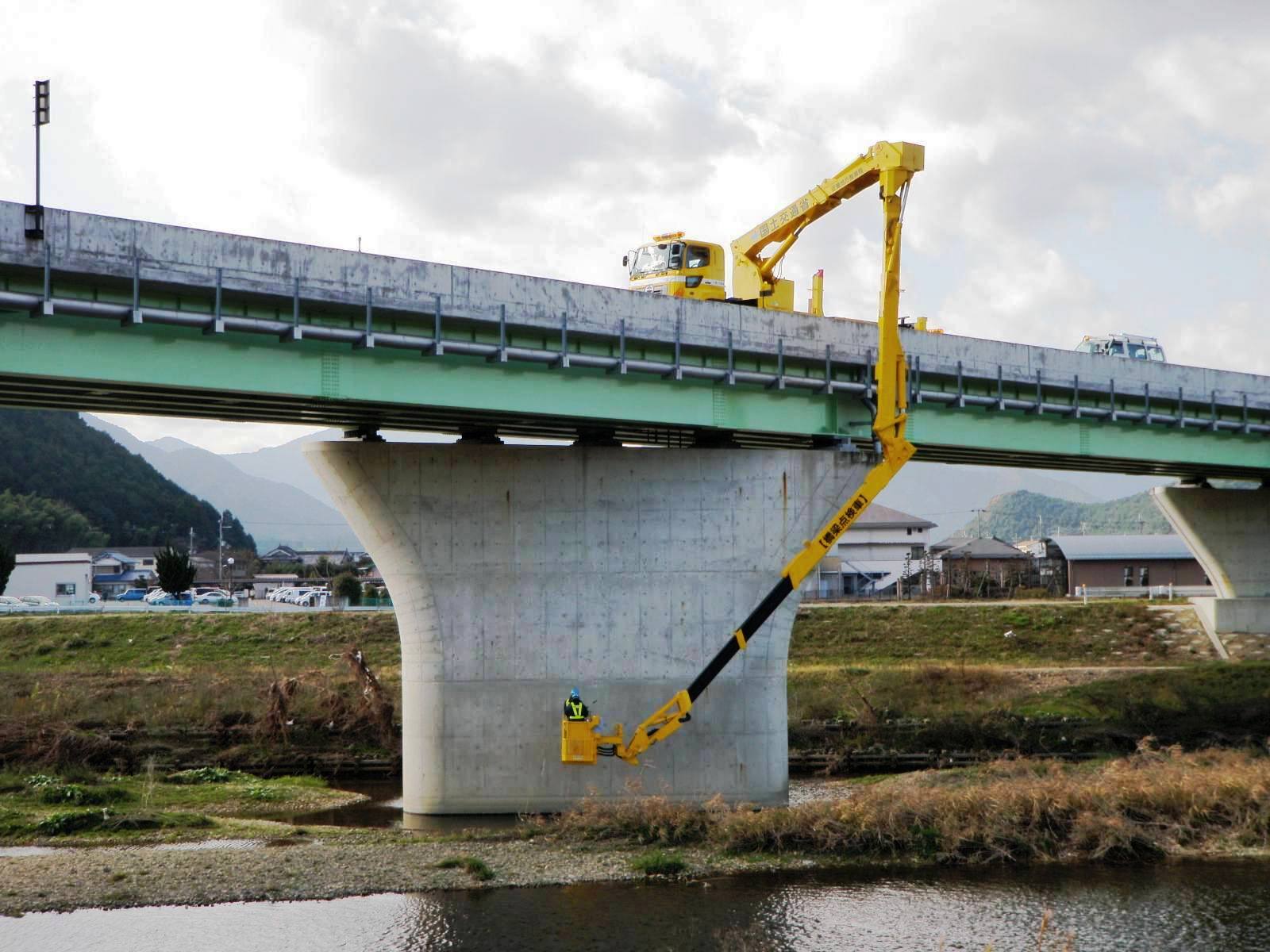 橋梁点検車