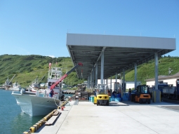 漁港の衛生管理対策として屋根付き岸壁の整備