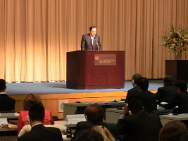 「2014年世界水の日記念式典」で講演する太田大臣　（平成26年3月21日、東京・国連大学にて）
