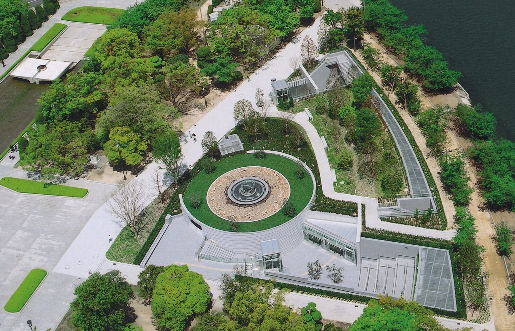 国立広島原爆死没者追悼平和祈念館