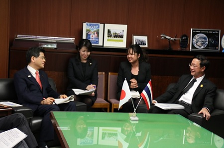 【平成29年3月17日】　タイ王国アーコム運輸大臣による石井大臣への表敬訪問