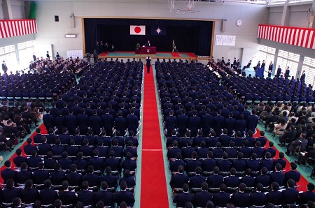 【平成29年3月19日】　海上保安学校・海上保安大学校卒業式に石井大臣が出席