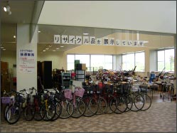 Exhibit of recycled articles at a recycling facility(Sunagawa District Division Sanitation Association, Clean Plaza "Kuru-kuru ")