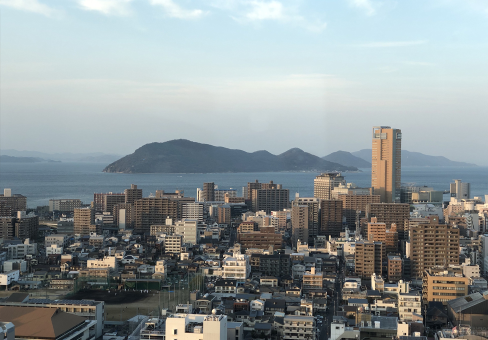 高松の街から見る島々