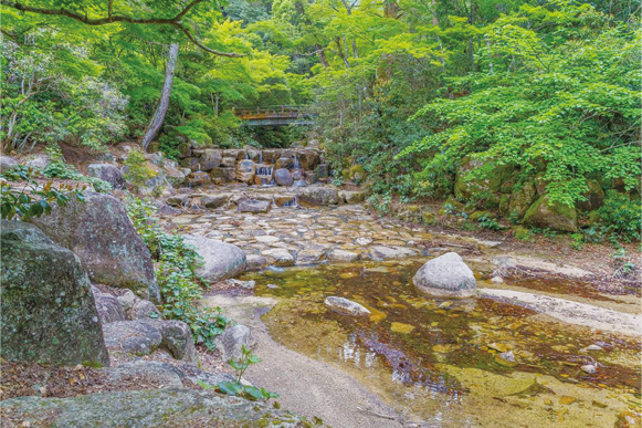 図表Ⅱ-3-3-2 史跡名勝厳島の歴史的風致との調和が図られた紅葉谷川庭園砂防施設(広島県廿日市市:令和2年に重要文化財に指定)