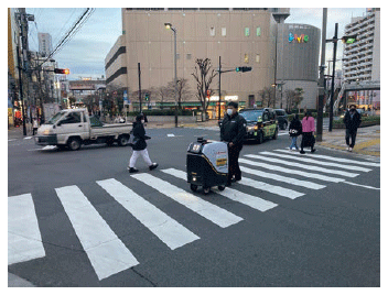 図表Ⅱ-6-1-1 自動走行ロボット走行実証の様子