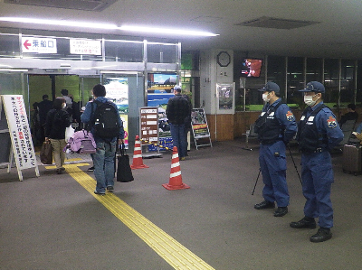 図表Ⅱ-6-5-1 フェリーターミナルにおける警戒の様子