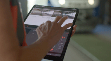 オペレーターによるタブレットを用いた遠隔操作