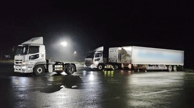 トレーラー交換の様子