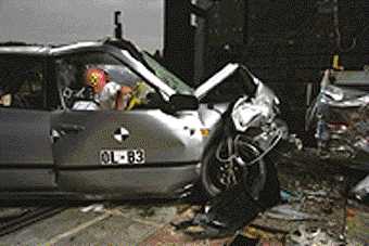 衝撃を吸収する車体構造の開発