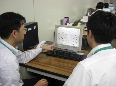 長期休暇取得のスケジュール調整をする社員