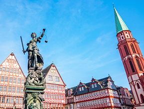 ドイツ、フランクフルトの旧市街広場レーマーベルク