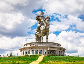 モンゴルのツォンジンボルドグにあるチンギス・ハーン像