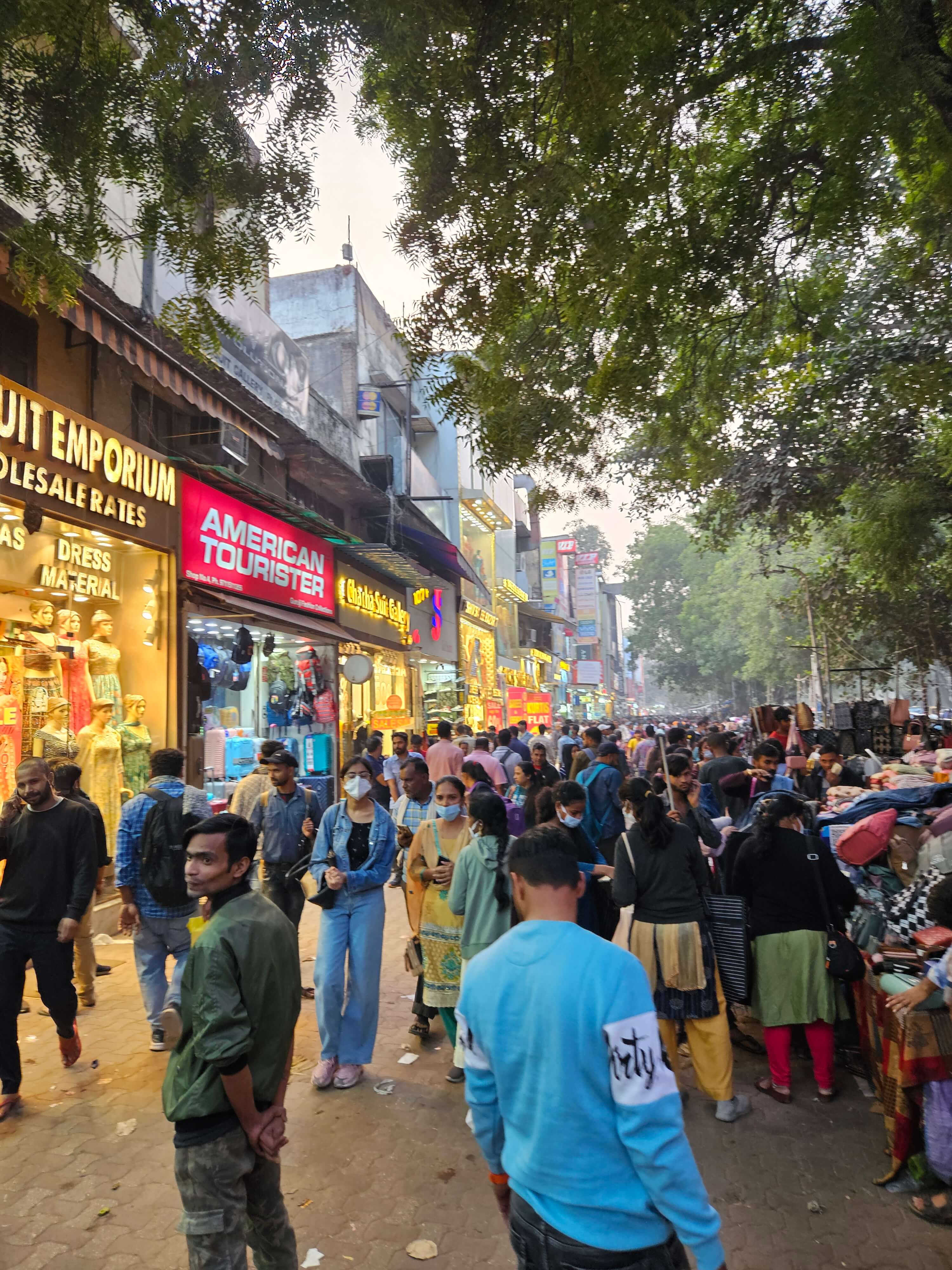 インドのスロジャニマーケット（インドの「雑踏」を学ぶ）