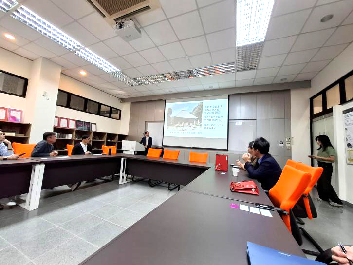 雲林科技大学文化選産学科及びデザイン学科の教授と意見交換