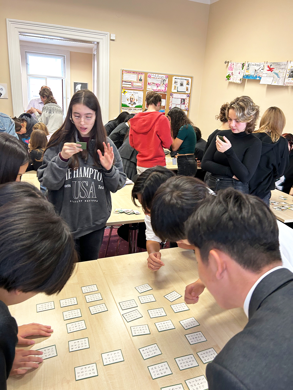 現地の高校生とかるた大会