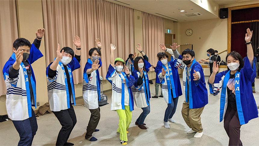 地元の方々と交流しながらその土地ならではの体験を