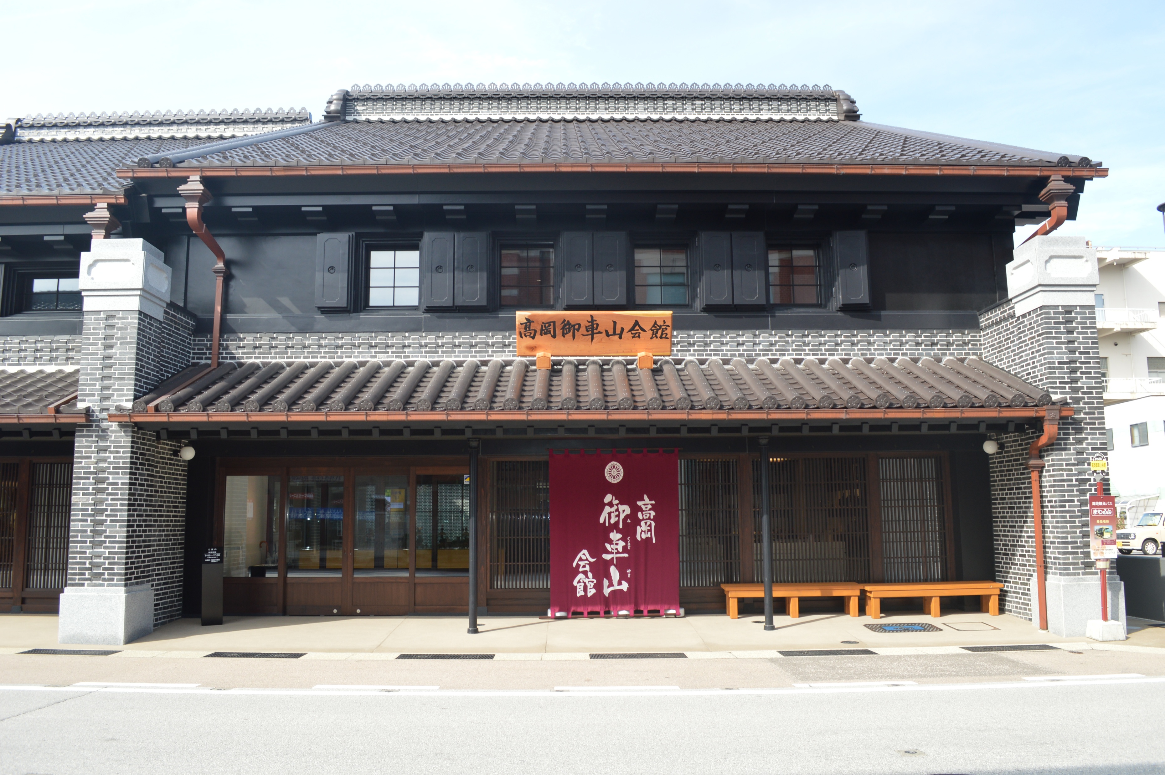 高岡御車山会館(外観)