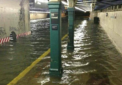 ニューヨーク市内の地下鉄駅の浸水状況 平成24年10月）出典：ニューヨーク都市交通公社(MTA)資料