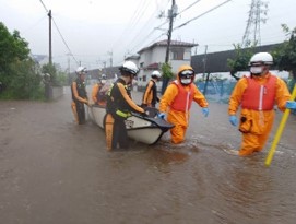 静岡県富士市水防団　ボートによる救助活動を実施