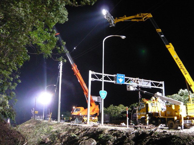 ↓ ⑮照明車による照明支援 ↓
