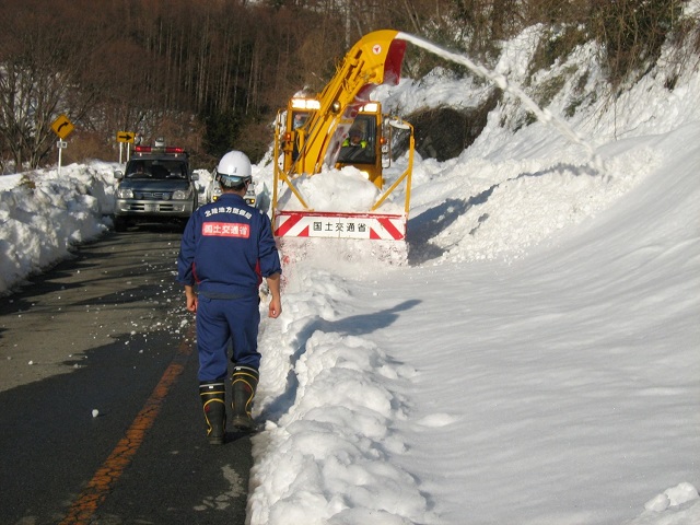 山梨県 県道23号における除雪の状況