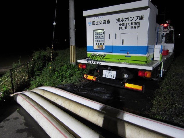 弘法川での排水作業（排水ポンプ車）