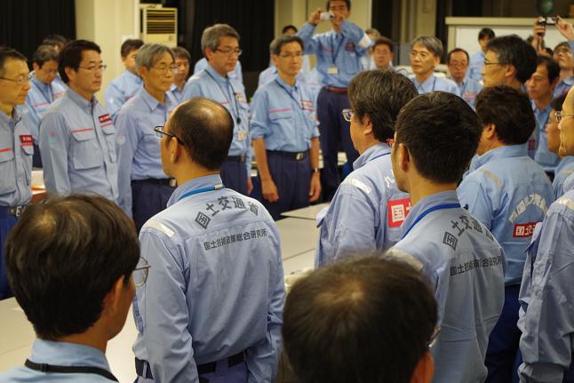 ↓ TEC-FORCE出発式での中原政務官による訓示 ↓