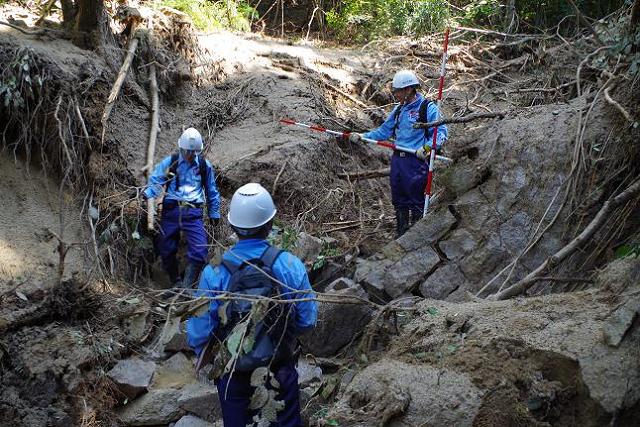 ↓ 安佐北区山本の土砂災害現場における被害状況調査8月23日 ↓