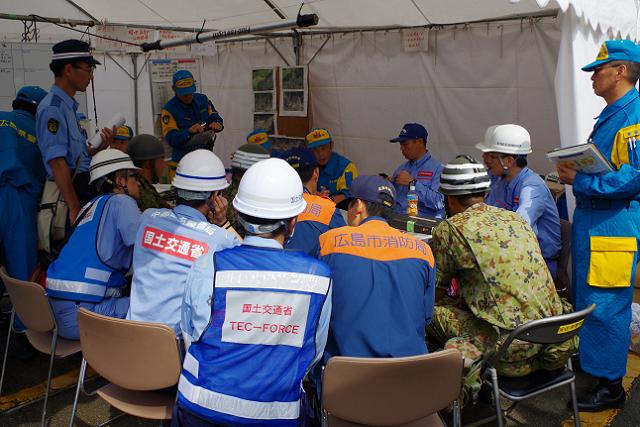 ↓ 自衛隊・消防・警察と捜索活動の打ち合わせ8月24日 ↓