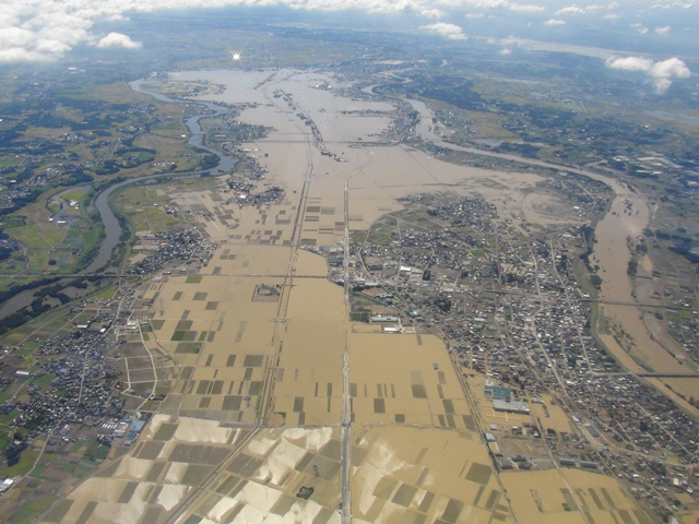 ↓ 茨城県常総市の浸水状況(9月11日撮影) ↓