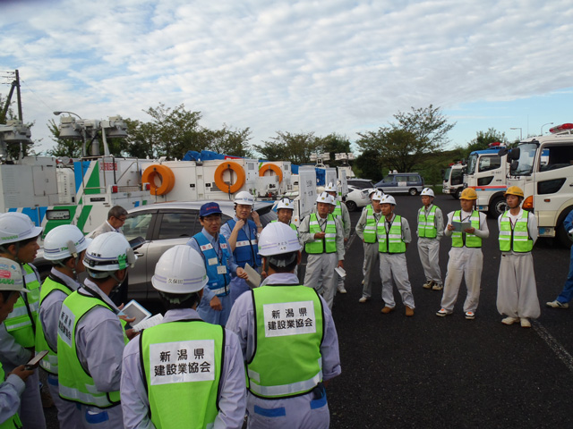 ↓ 災害協力業者への活動指示(9月11日撮影) ↓