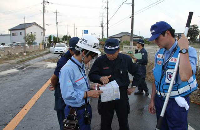 ↓ 捜索活動関係機関への情報提供(9月12日撮影) ↓