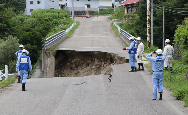 ↓ 町道の被災状況調査を南会津町職員と合同で実施(9月14日撮影) ↓