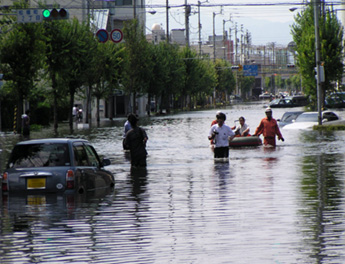 図　高潮により浸水した高松市街（平成16年）