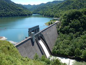 金山ダム ～北海道でただひとつの中空重力式ダム～