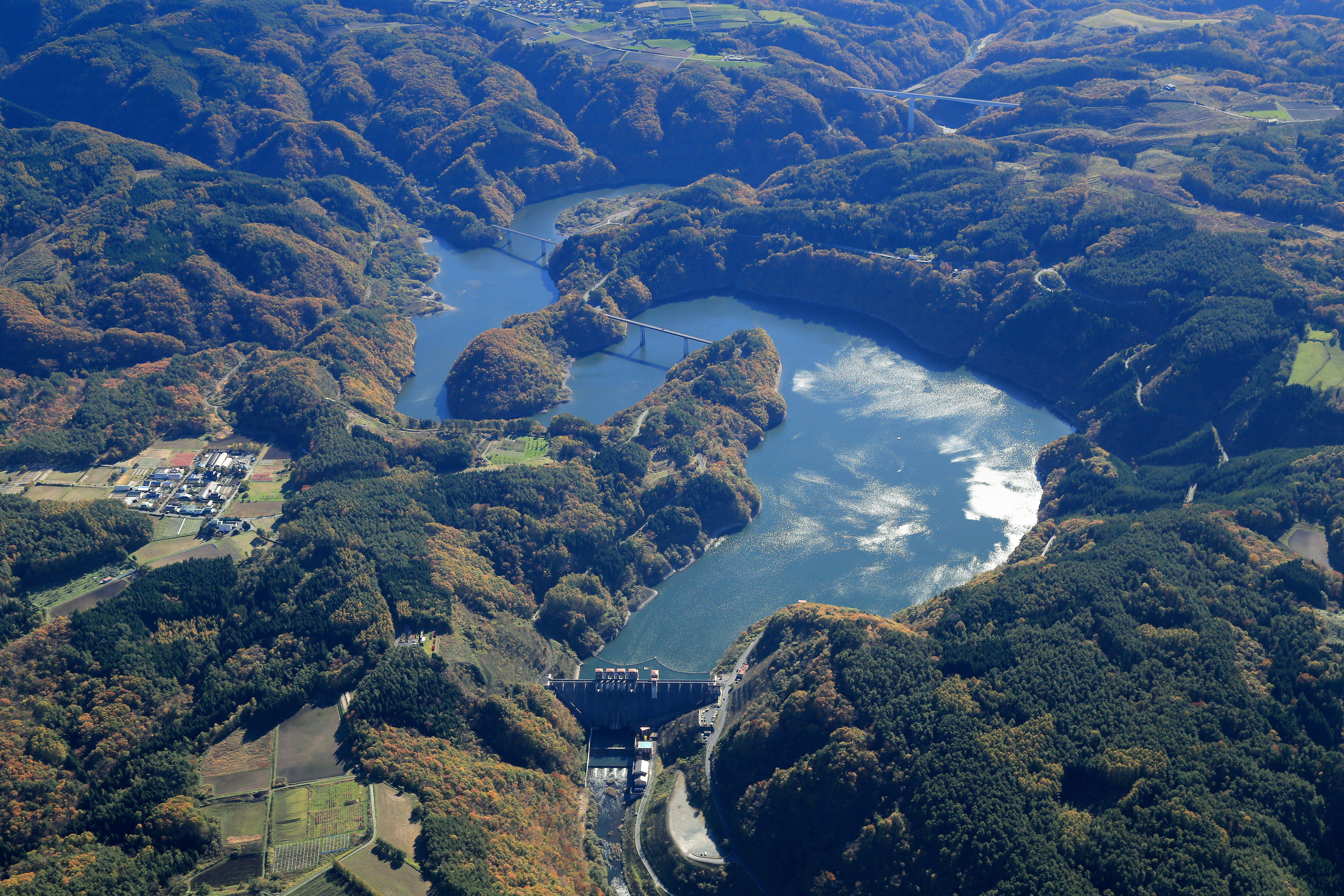 世増ダム～平家伝説に由来する四季折々の湖を抱えるダム～