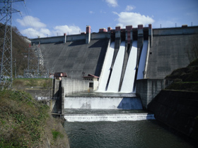 浅瀬石川ダム ～豊かな水を活かして暮らしをささえるダム～